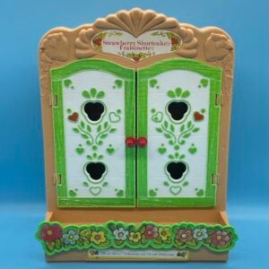 Strawberry Shortcake Berry Patch Figure Display Cabinet from 1981